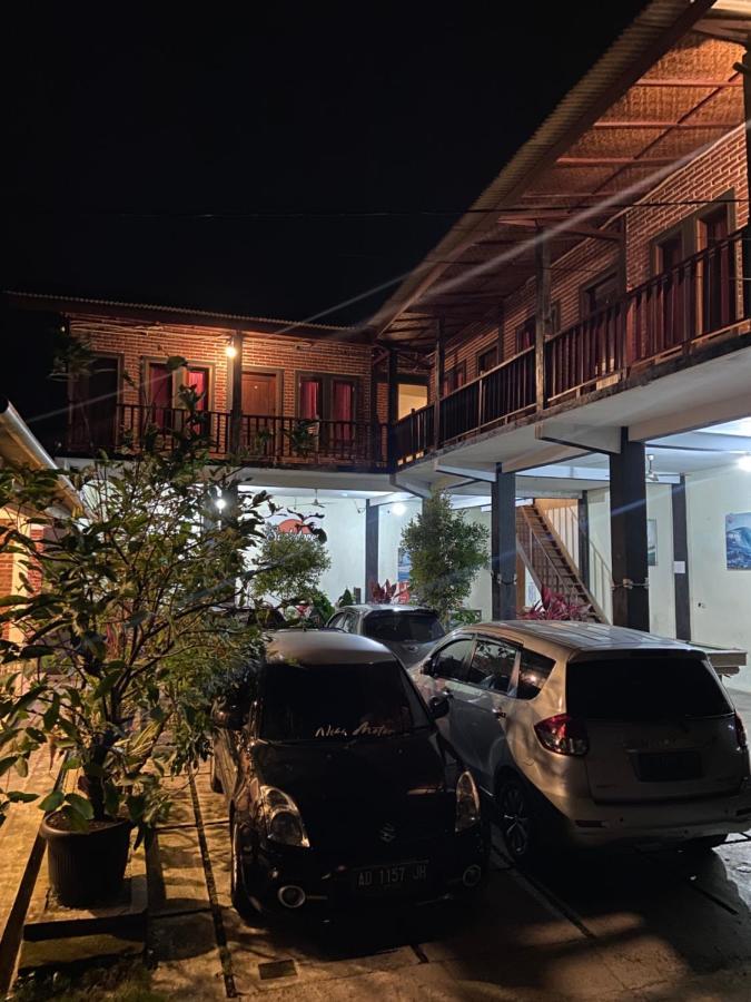 Watukarung Sackstone Guesthouse Kalak Exterior photo